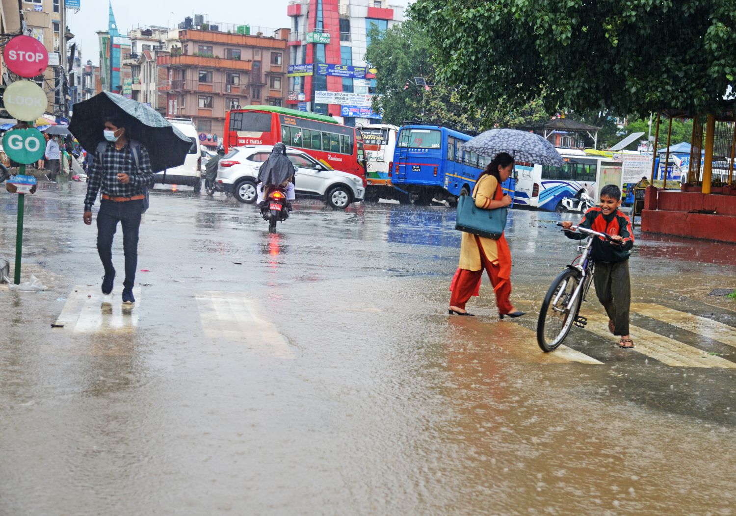 काठमाडाैंसहित देशका केही स्थानमा भारी वर्षाकाे प्रक्षेपण, माैसमविद्ले भने- सतर्क रहनू